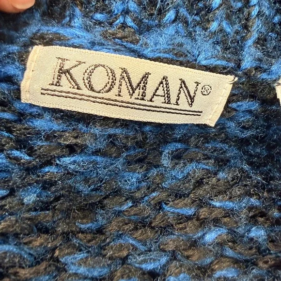 KOMANI Men's Sweater 80s Embroidered Leather Tiger Patch Crew Neck Knit Medium Crewneck